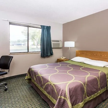 Super 8 By Wyndham St. Charles