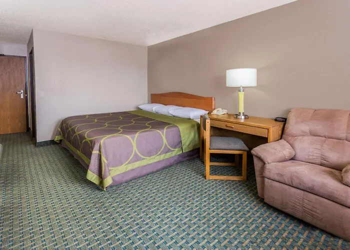 Super 8 By Wyndham St. Charles *