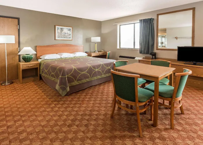 Super 8 By Wyndham St. Charles *