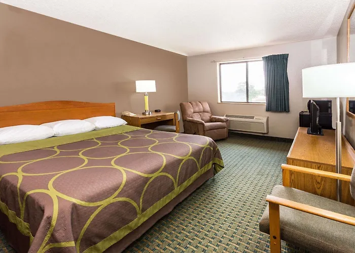 Super 8 By Wyndham St. Charles Hotel *