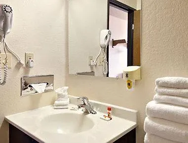 Super 8 By Wyndham St. Charles Hotel *