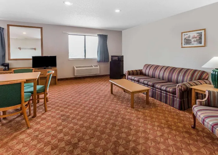 Super 8 By Wyndham St. Charles Hotel *