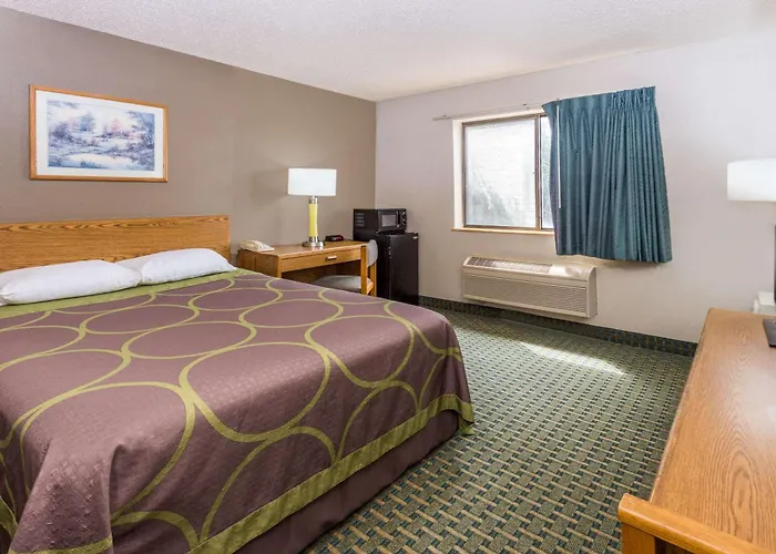 Super 8 By Wyndham St. Charles Hotel *