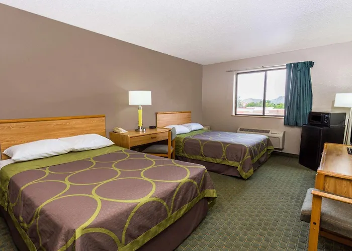 Super 8 By Wyndham St. Charles *